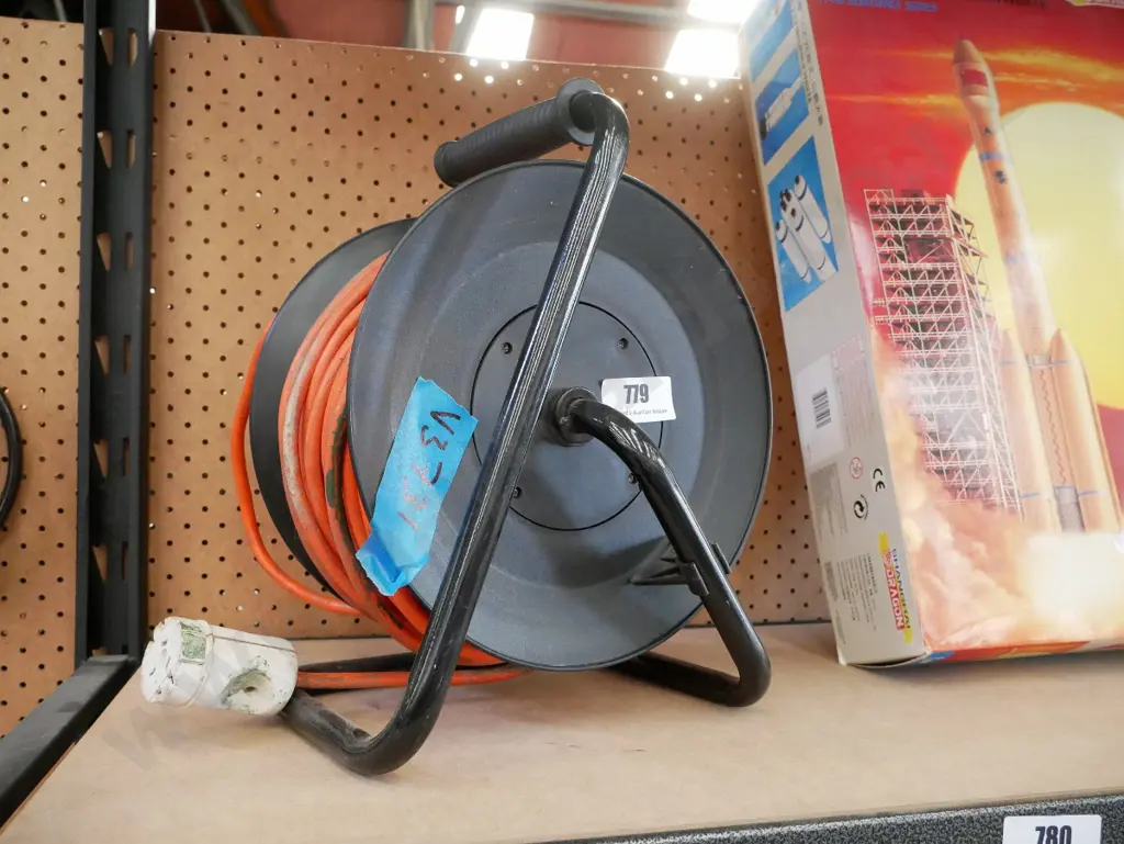 extension cord and reel Image 1++