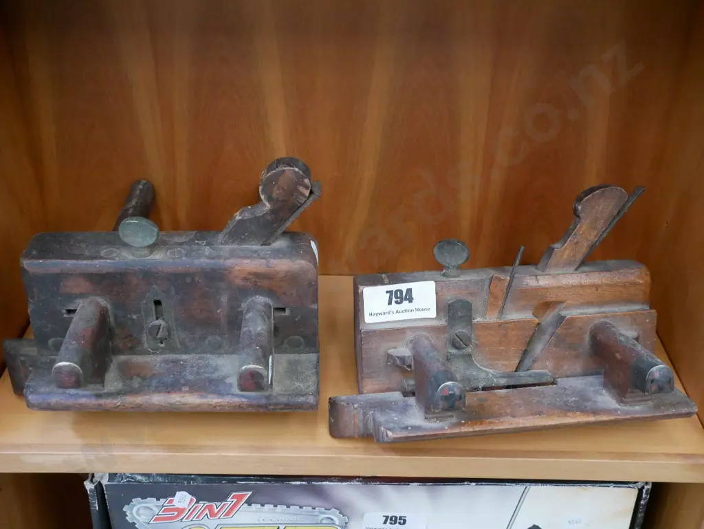 2 vintage wooden hand planes Image 1++