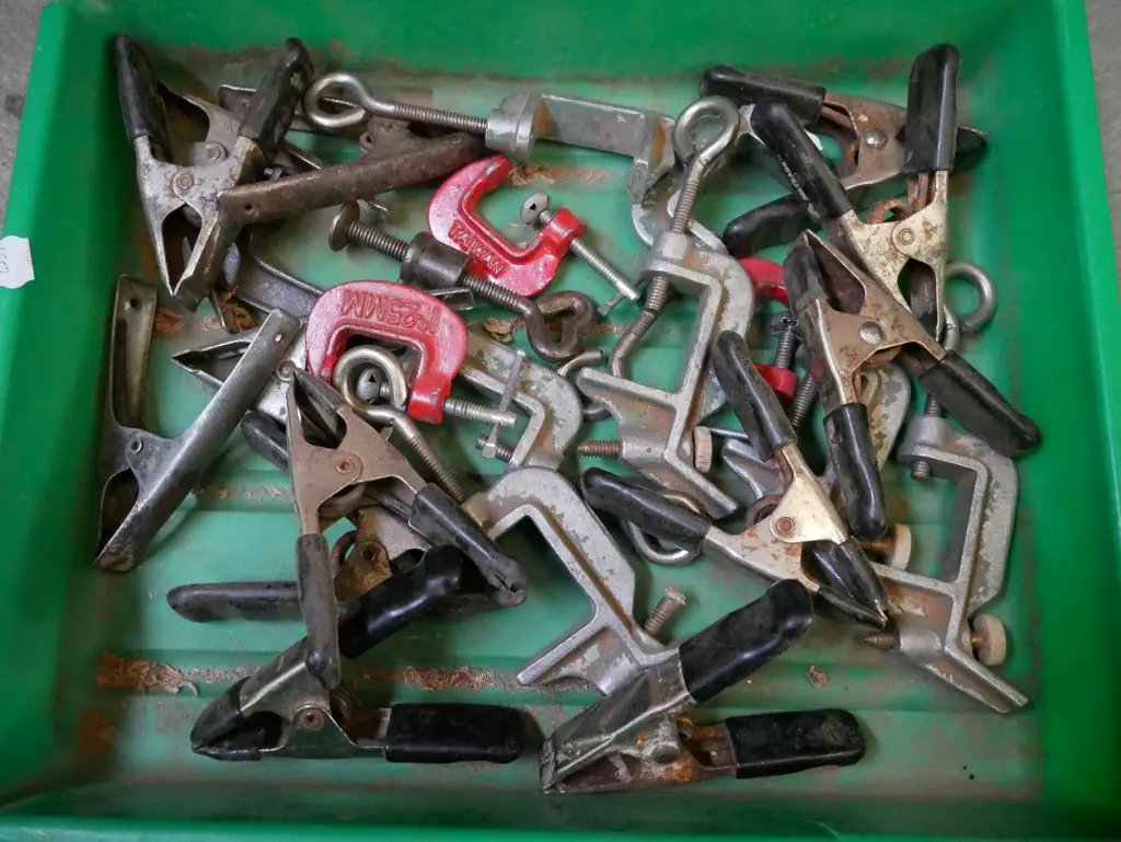 plastic tray and clamps Image 1++