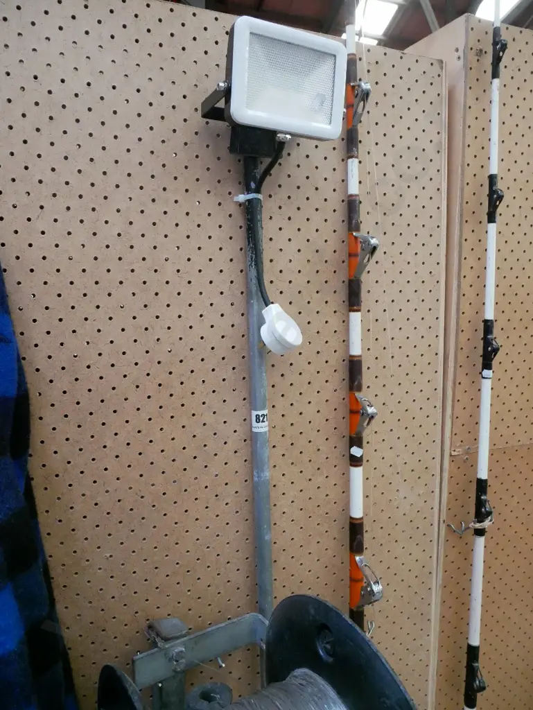 LED light on stand Image 1++