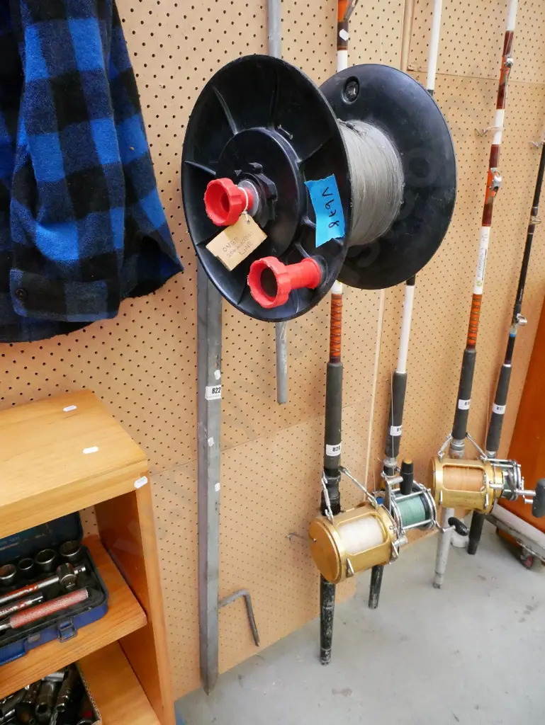 200m fishing line on galvanised stand Image 1++