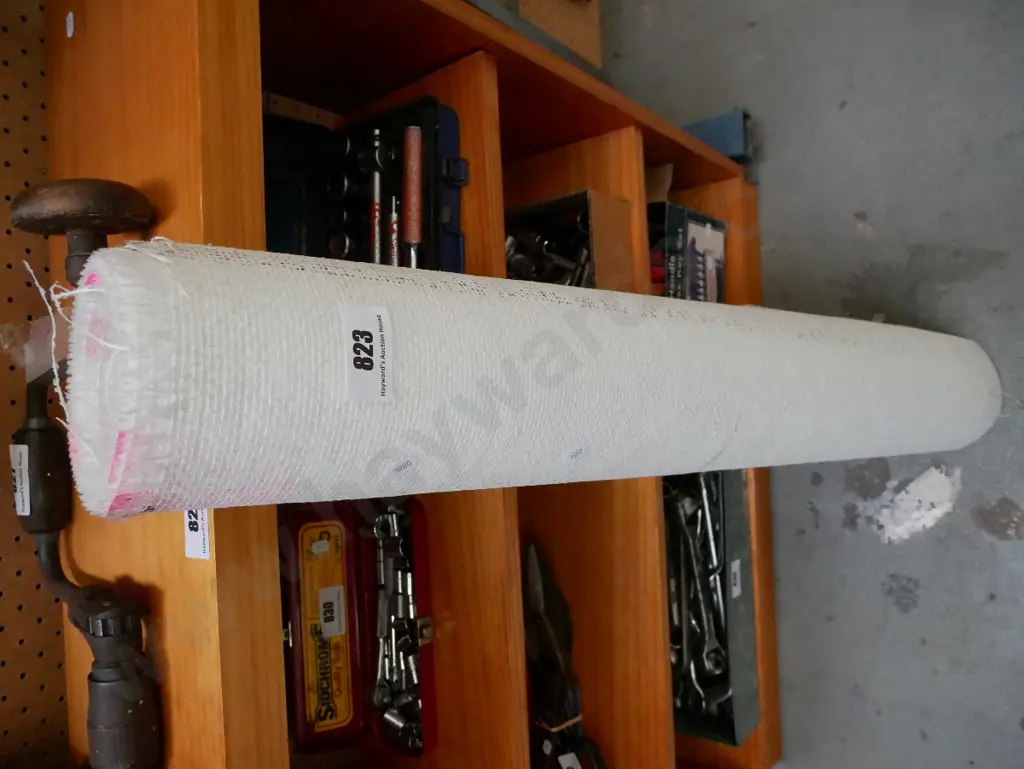 roll of fibreglass mesh Image 1++