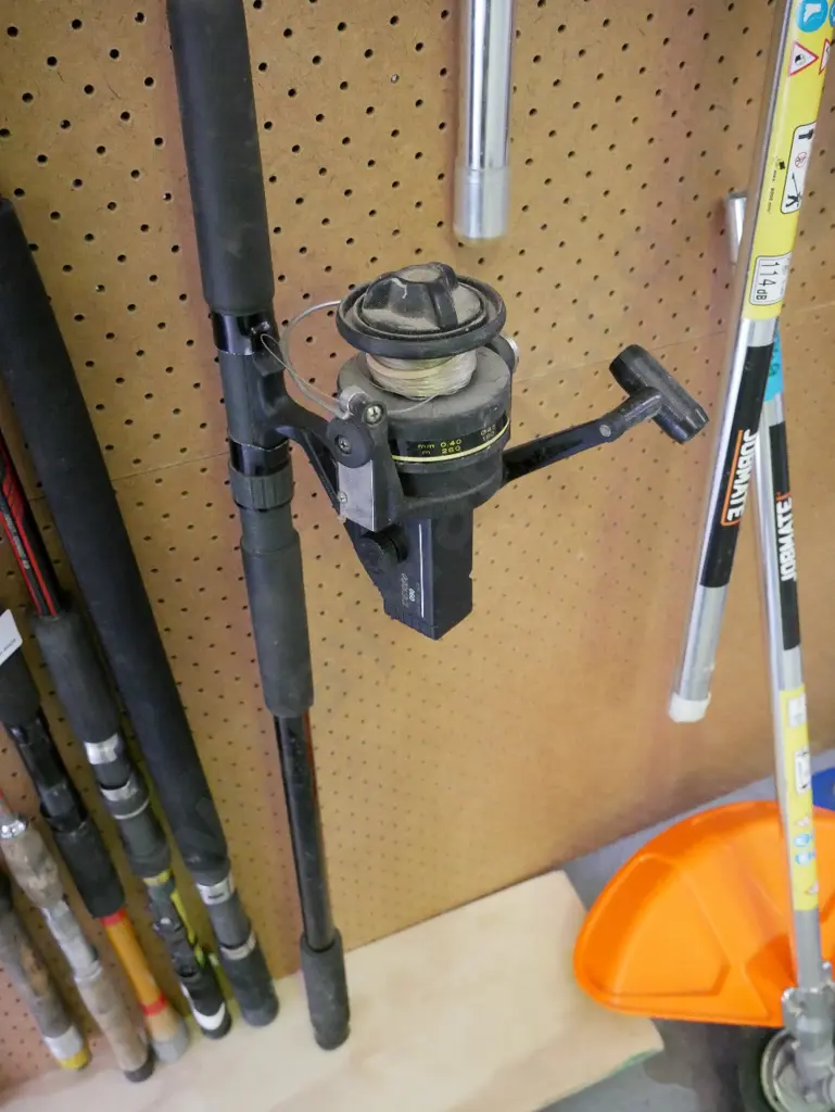 fishing rod and reel Image 1++