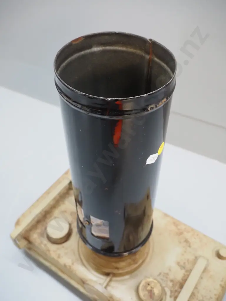 vintage Valor spirit boiler base - missing top fitting - some corrosion to tank H-440 W-360 D-180 Image 1++