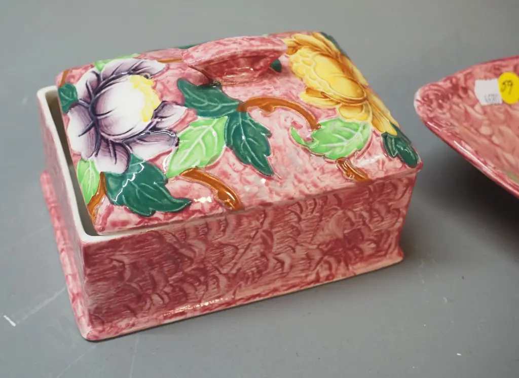 2 Maling pieces - oval dish L-260 and a lidded cigarette box / trinket - lid is not a good fit Image 1++