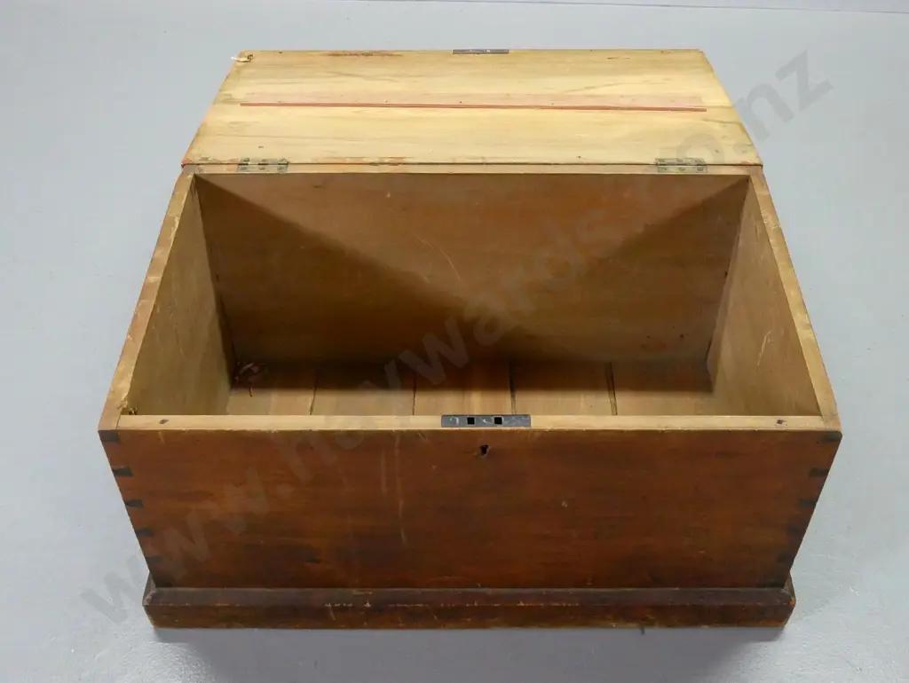 vintage lift-top trunk with metal drop side handles, lock & key escutcheon in base, no key - spltting on top, polish Image 1++