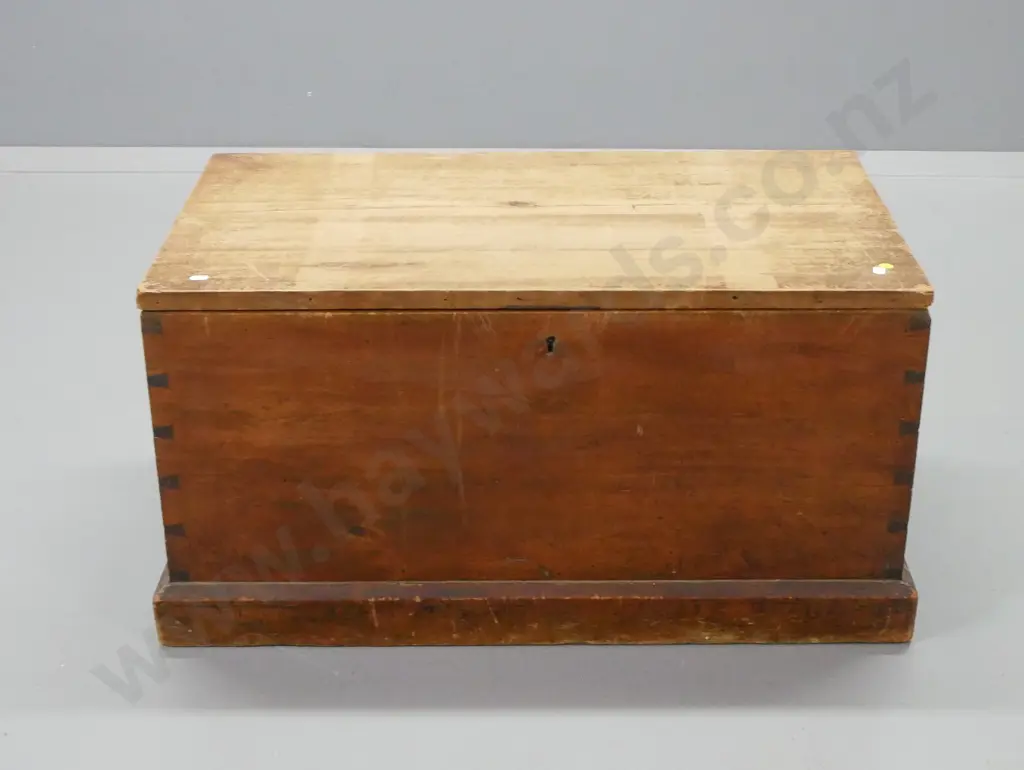 vintage lift-top trunk with metal drop side handles, lock & key escutcheon in base, no key - spltting on top, polish Image 1++