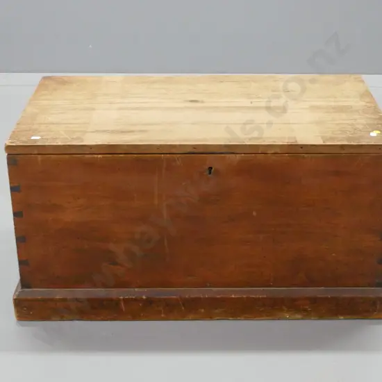 vintage lift-top trunk with metal drop side handles, lock & key escutcheon in base, no key - spltting on top, polish