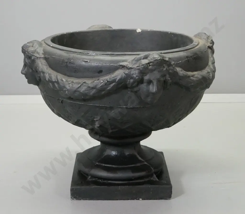 large classical style black painted cast concrete garden urn with lion heads - minor chips H500 D640 Image 1++