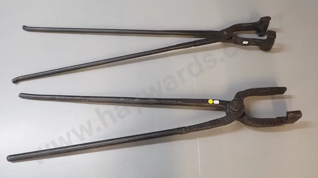 2 vintage cast iron blacksmith's tongs - longer is L-920 Image 1++