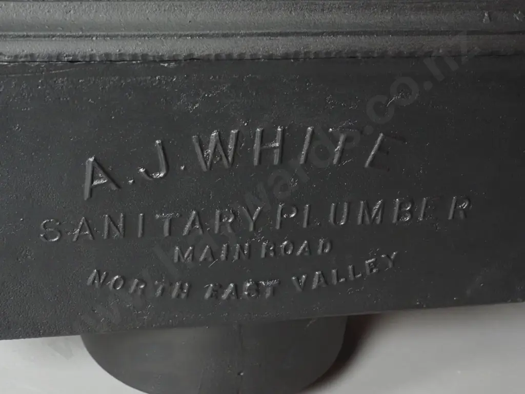 reconditioned vintage cast iron toilet cistern with porcelain pull and chain Image 1++