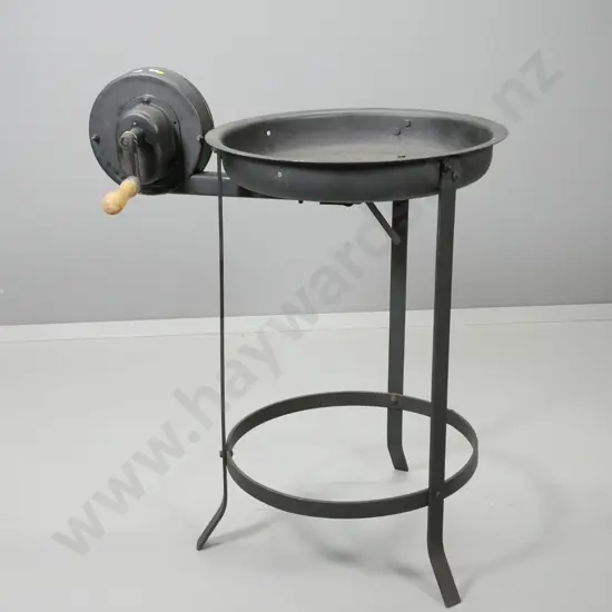 blacksmith's forge stand with hand-crank blower H-890 W-740 tray diameter 510