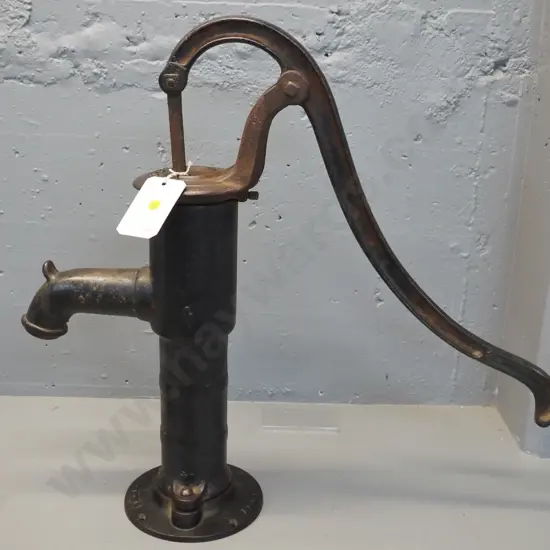 vintage cast iron cow-tail pump - base marked "Union" & "Bolt" - working order, with new leather washer H-630
