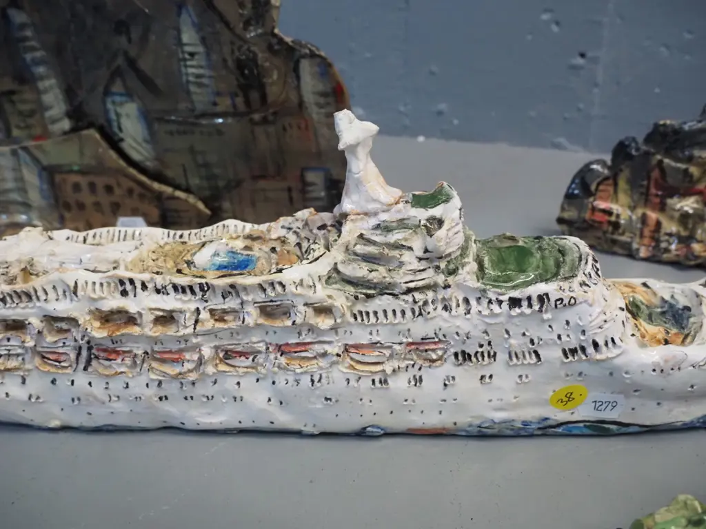 Robert Rapson large ceramic ship model - Canberra and 4 associated scenery pieces - ship H-120 L-470 Image 1++