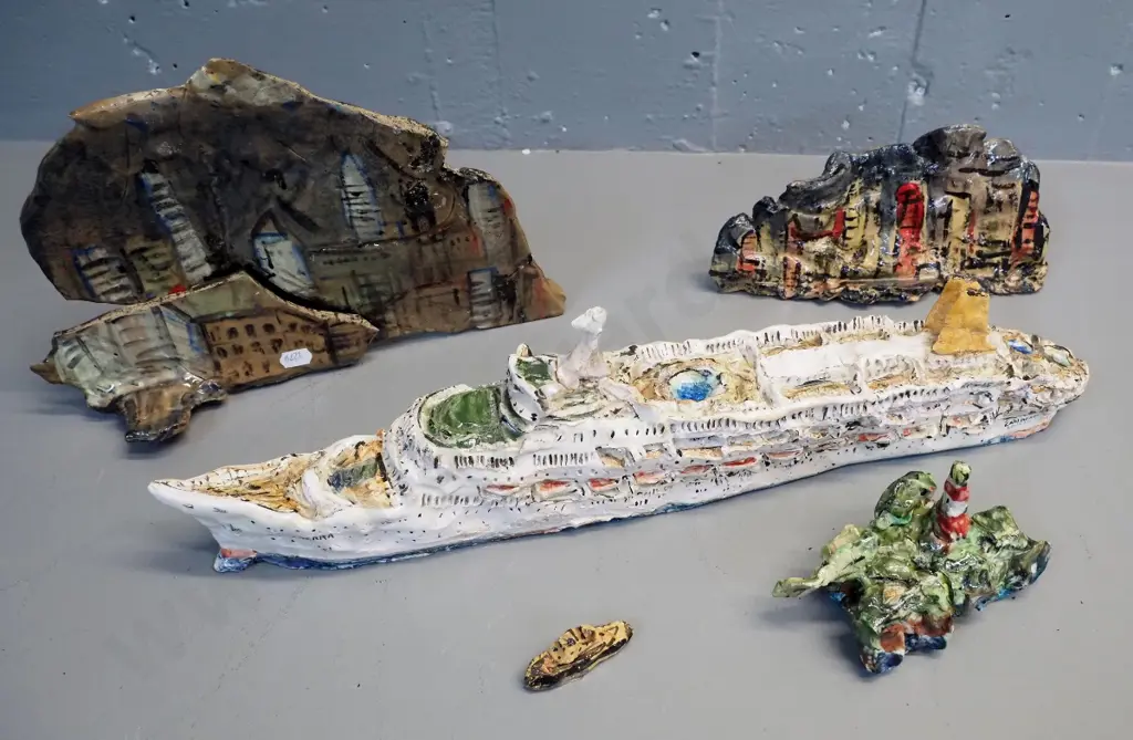 Robert Rapson large ceramic ship model - Canberra and 4 associated scenery pieces - ship H-120 L-470 Image 1++