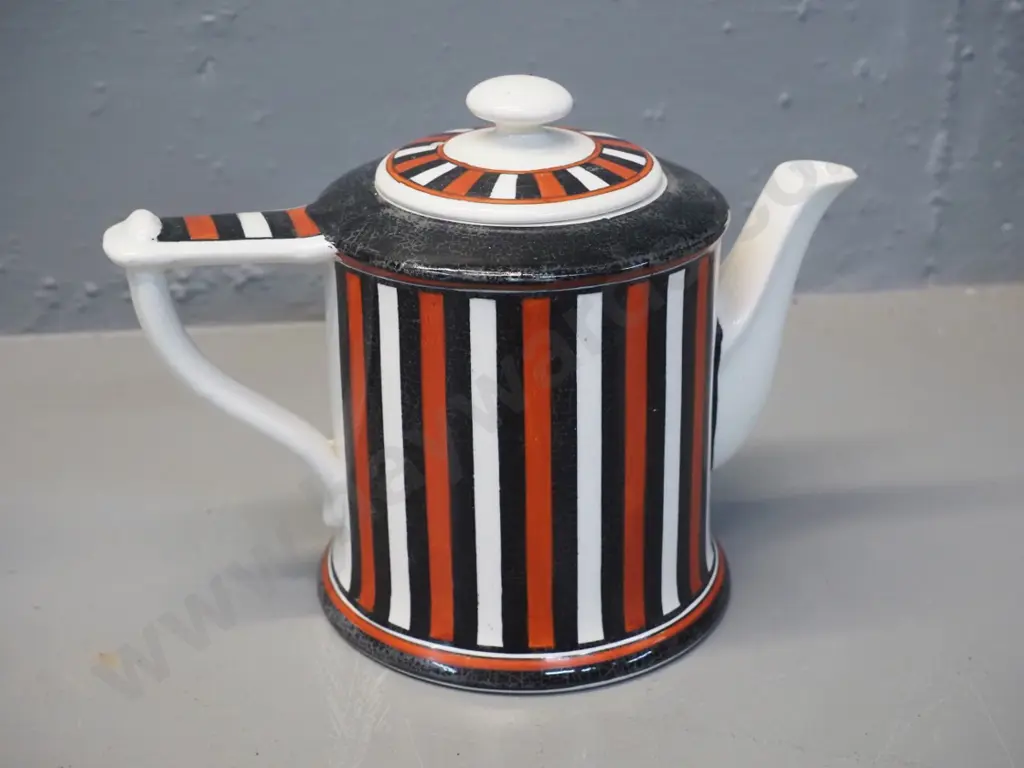 retro Royal Doulton striped teapot -marked No. D3949. H-130 W-210 Image 1++