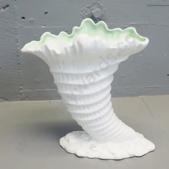 Sylvac trumpet shell vase H-210