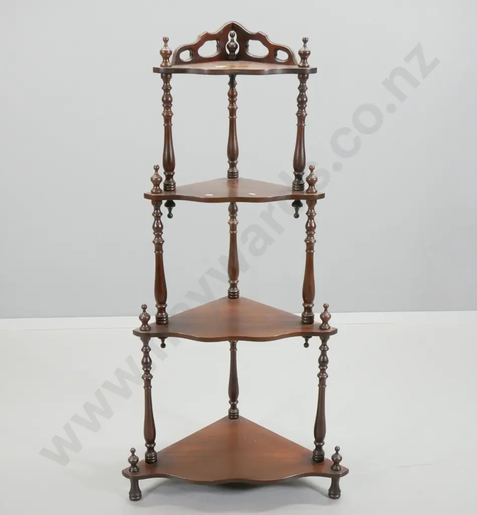 reproduction mahogany 4-tier corner what-not with turned spindle upstands H-1240 W-620 D-370 Image 1++