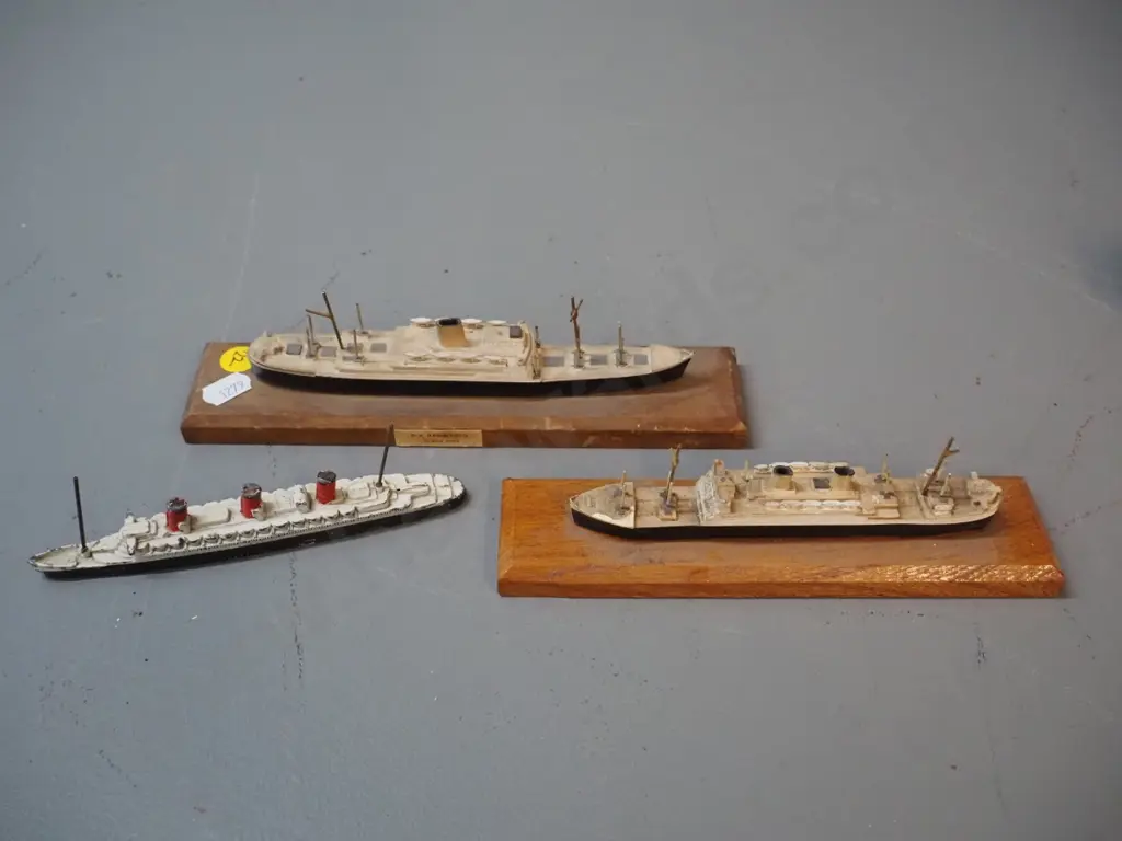 3 small ship models - small die-cast Queen Mary, plastic & wood MV Rangitoto L200, and one un-named Image 1++
