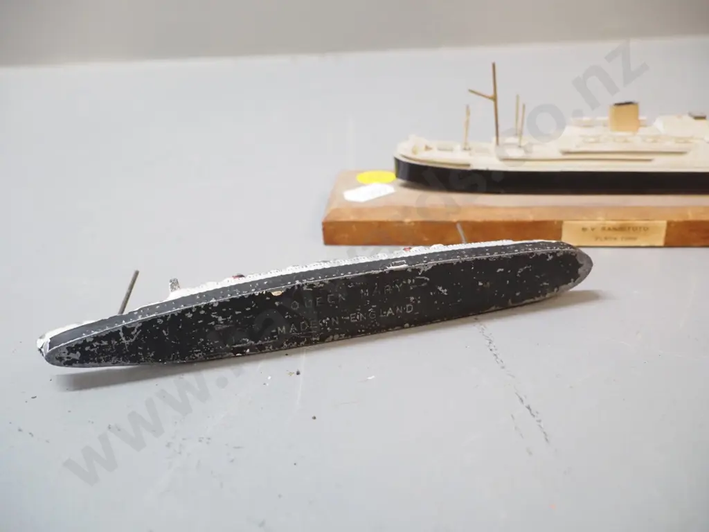 3 small ship models - small die-cast Queen Mary, plastic & wood MV Rangitoto L200, and one un-named Image 1++