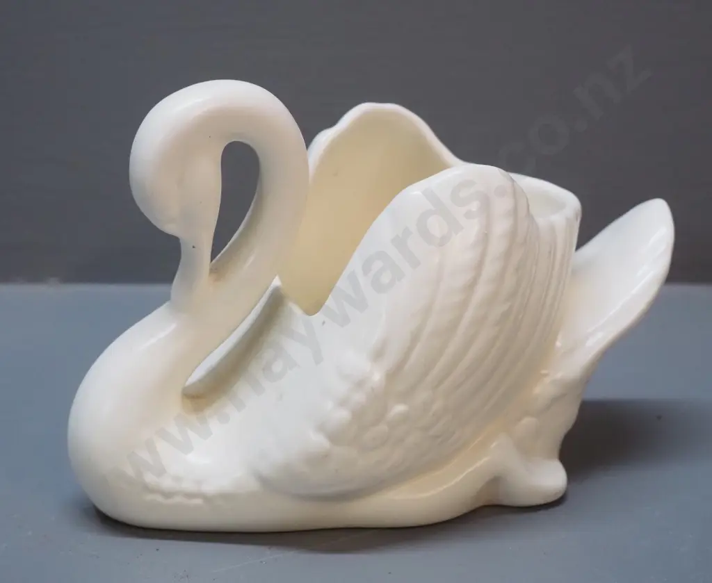 small Crown Lynn white swan No. 154 Image 1++