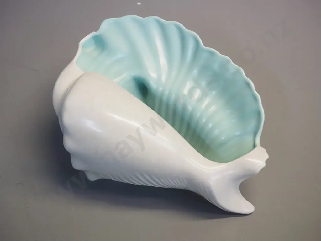 large Poole conch shell vase H-120 L-260 Image 1++
