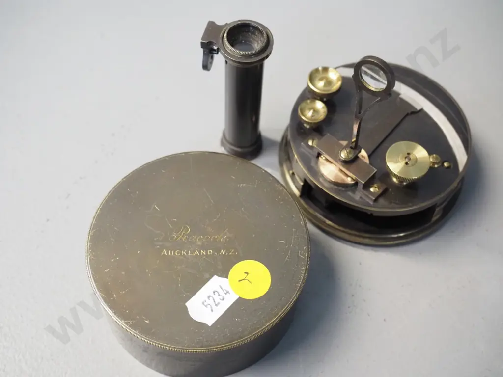 vintage box sextant in fitted leather case - sextant engraved Peacock, Auckland NZ, Diameter 75 Image 1++