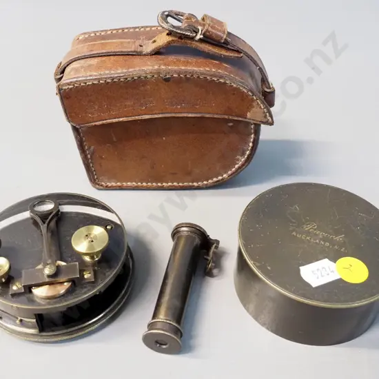 vintage box sextant in fitted leather case - sextant engraved Peacock, Auckland NZ, Diameter 75