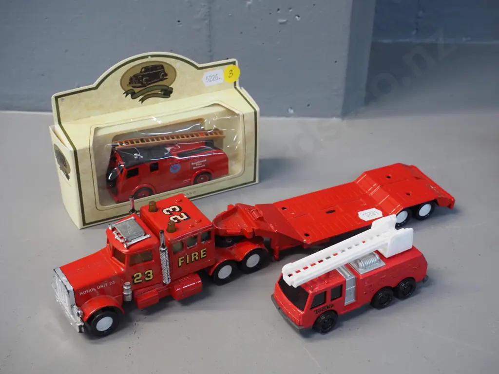 3 die-cast model firefighting vehicles - Matchbox Super King, Tonka and one other Image 1++