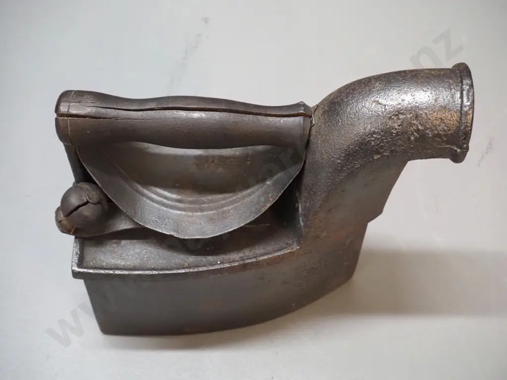 vintage cast iron charcoal clothes iron - cracking to wooden handles H-210 L-220 Image 1++