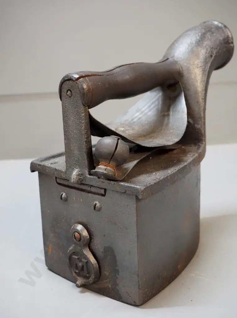 vintage cast iron charcoal clothes iron - cracking to wooden handles H-210 L-220 Image 1++