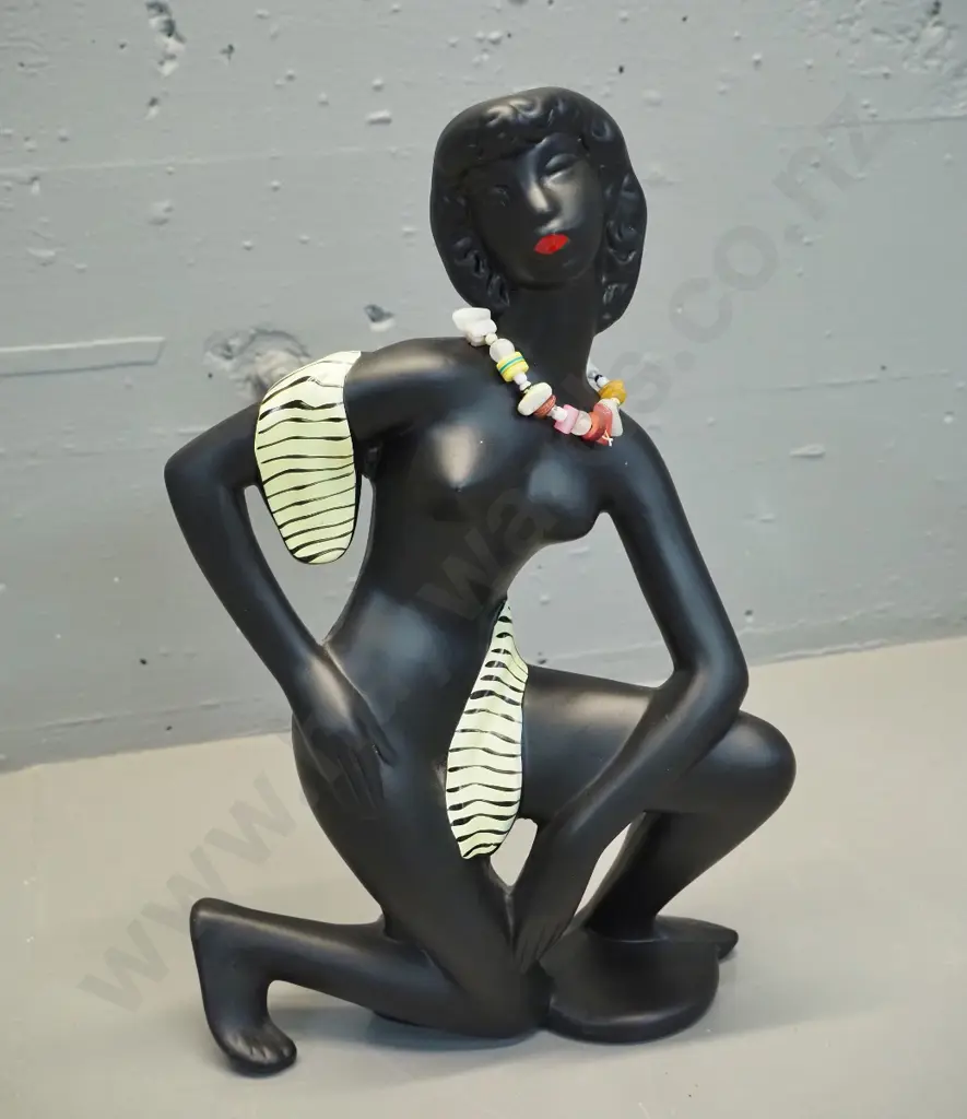 retro ceramic figure with bead necklace H-330 W-210 Image 1++