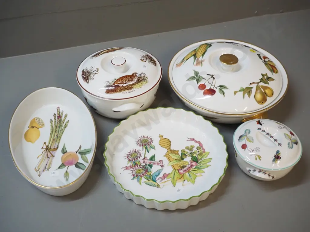 5 pieces Royal Worcester oven & tableware - Evesham etc. - 3 lidded casseroles, largest H80 D2555, flan dish, open dish Image 1++
