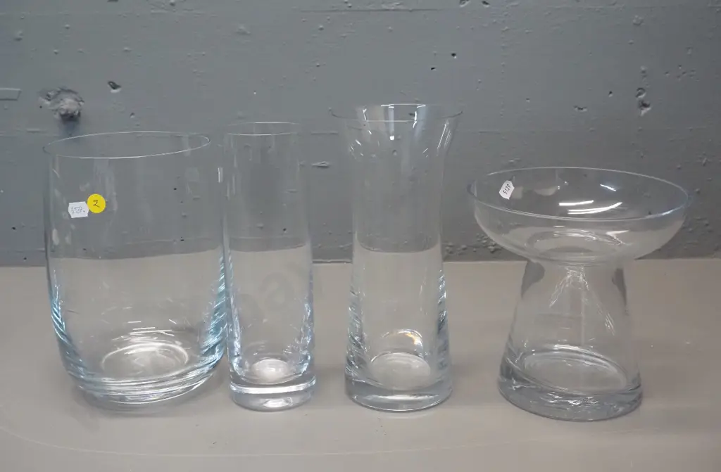 4 clear glass vases - tallest is H-230 Image 1++