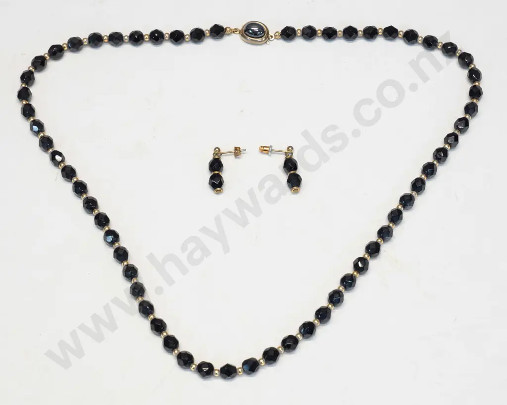 black bead necklace and matching earrings Image 1++