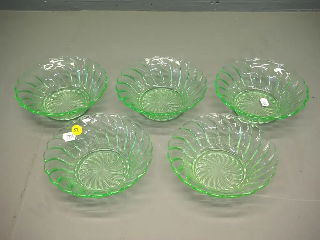 set of 5 small green uranium glass sweet bowls D-135 - nice bright glow under UV Image 1++