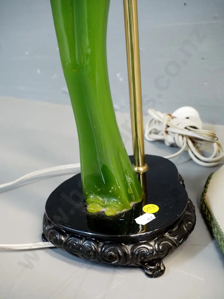 restorer's table lamp - composite/plastic Japanese figure & base, some damage to shade, light fitting wobbly Image 1++