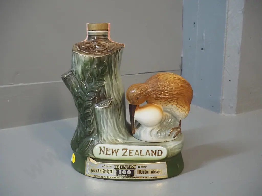 Jim Beam New Zealand kiwi decanter - seal intact H-210 W-200 Image 1++
