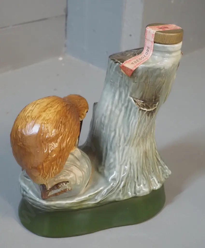 Jim Beam New Zealand kiwi decanter - seal intact H-210 W-200 Image 1++