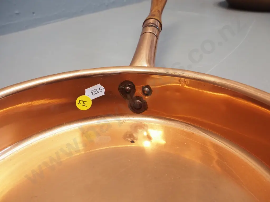 ornamental copper pan with wooden handle L-580 Pan D-250 Image 1++
