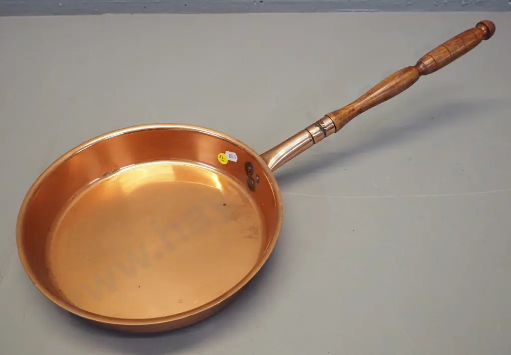 ornamental copper pan with wooden handle L-580 Pan D-250 Image 1++
