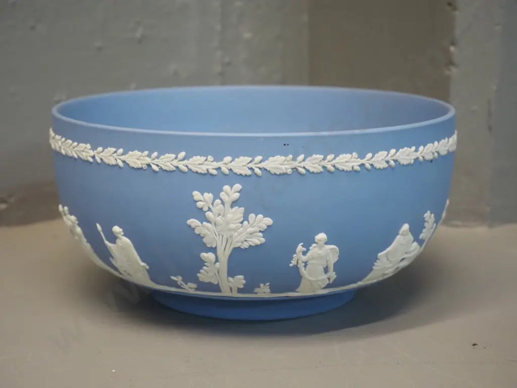 Wedgwood light blue jasperware large bowl H-100 D-200 Image 1++