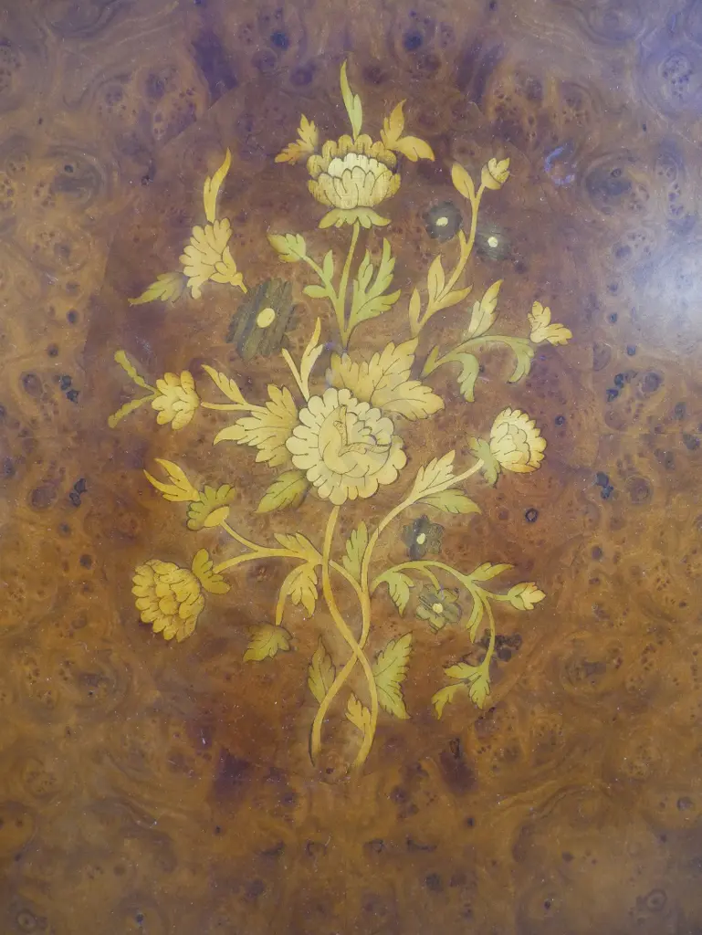 R.A. Davies Chch reproduction round supper table - burr walnut & marquetry top, carved pedestal base H720 D840 Image 1++