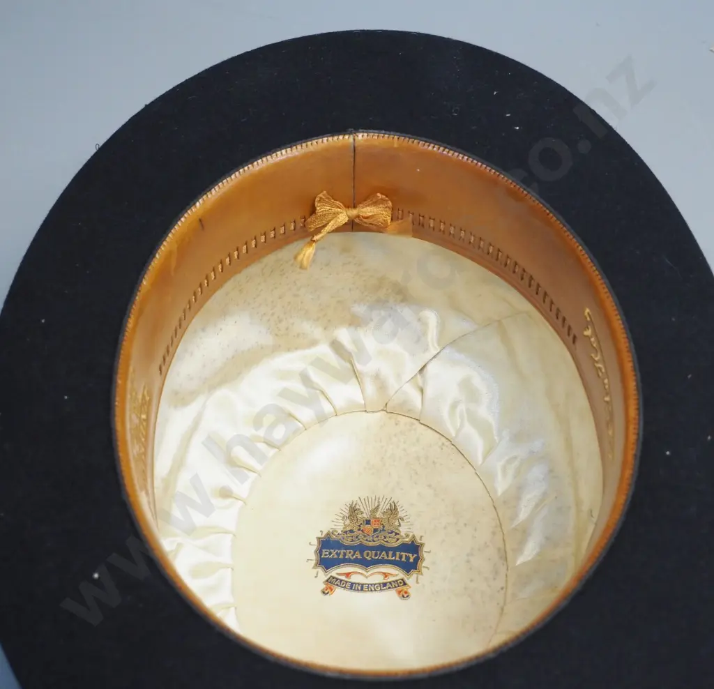 vintage bowler hat w/embossed leather band "The City Hat" & Undrill's Christchurch - some wear, foxing to lining Image 1++