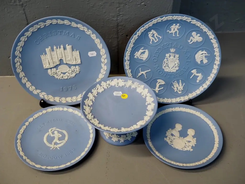 Wedgwood light blue jasperware - 4 commemorative plates and a small comport dish. Larger plate D-210 Image 1++