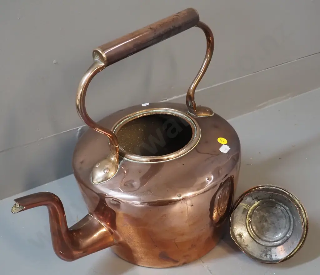 vintage large copper kettle - some wear and small dents H-330 W-350 Image 1++