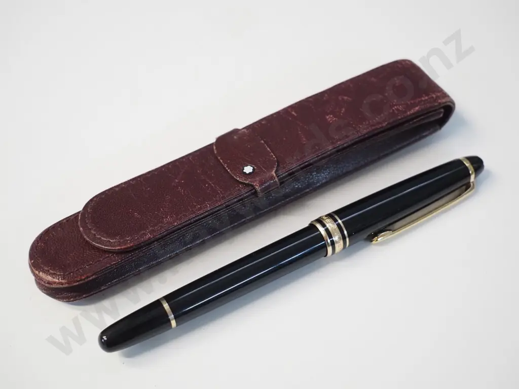 Montblanc fountain pen - nib marked 14k Montblanc - with leather case Image 1++