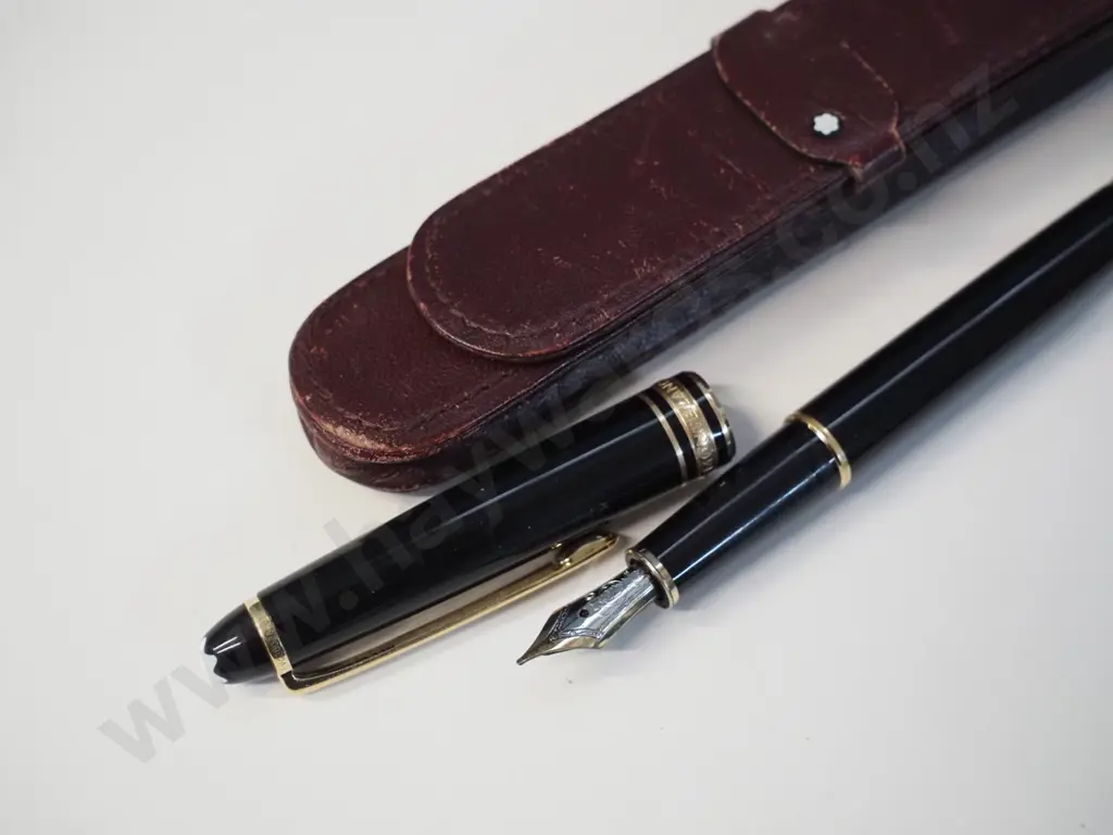 Montblanc fountain pen - nib marked 14k Montblanc - with leather case Image 1++