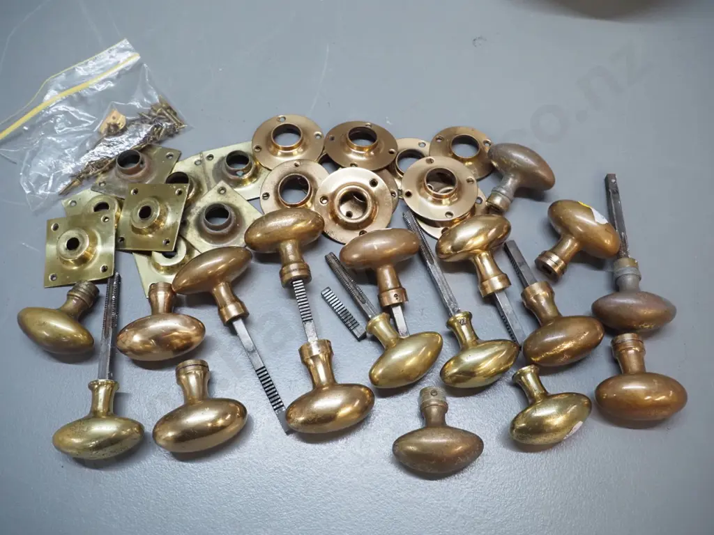 assorted vintage brass door knobs, stems, plates and screws Image 1++