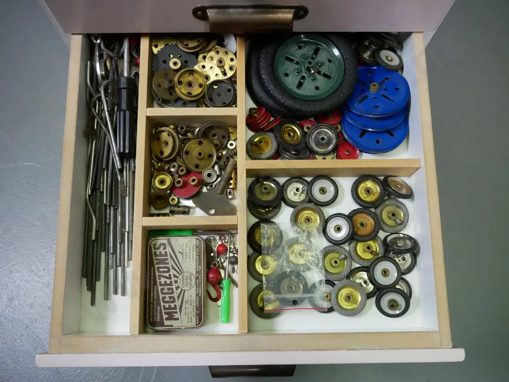 large Meccano collection including 6-drawer chest w/fitted drawers, multiple sets, original boxes & booklets H560 Image 1++